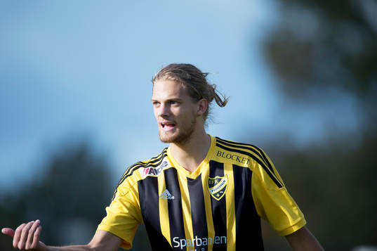 IFK Hässleholms Linus Karlsson i matchen i division 3
