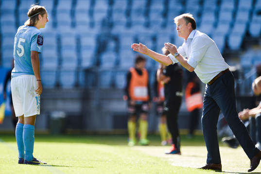 Malmö FFs tränare Åge Hareide ger direktiv till Pawel