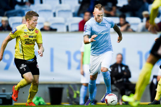 Malmö FFs Magnus Eriksson och Mjällbys Viktor Agardius