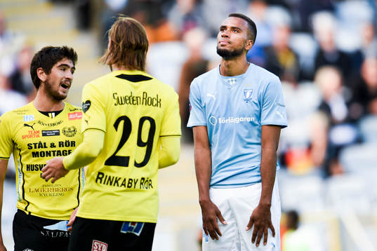 Malmö FFs Isaac Kiese Thelin deppar