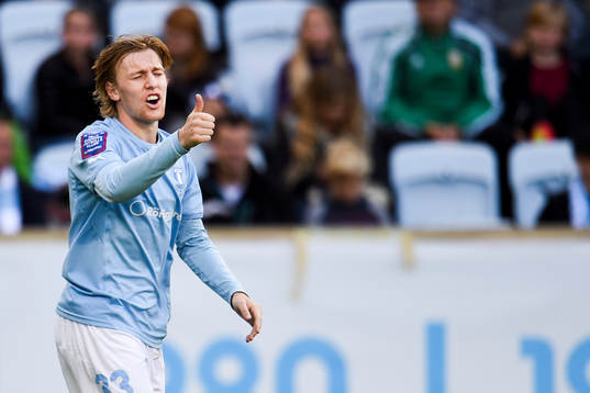 Malmö FFs Emil Forsberg gör tummen upp