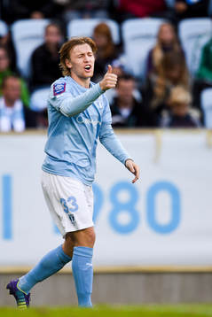 Malmö FFs Emil Forsberg gör tummen upp