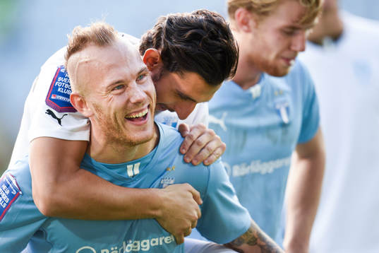 Malmö FFs Agon Mehmeti och Magnus Eriksson jublar