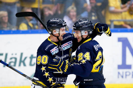 s Ted Brithén jublar med Erik Christensen