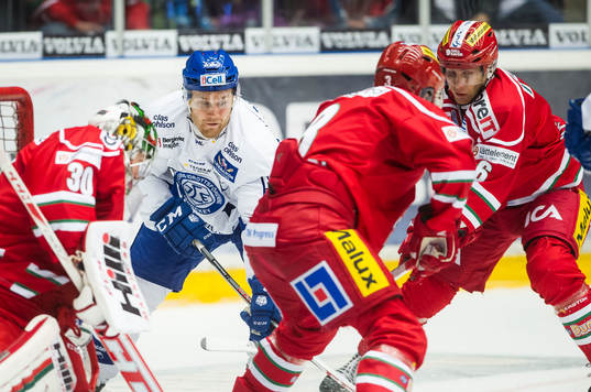 Modos målvakt Linus Ullmark och Modos Marko Kauppinen