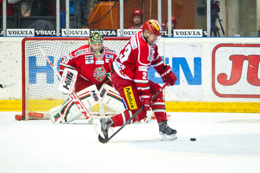 Modos målvakt Linus Ullmark och Joonas Nättinen