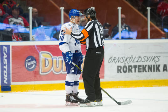 Linjedomare Tomas Ahlström Leksands Tomi Sallinen