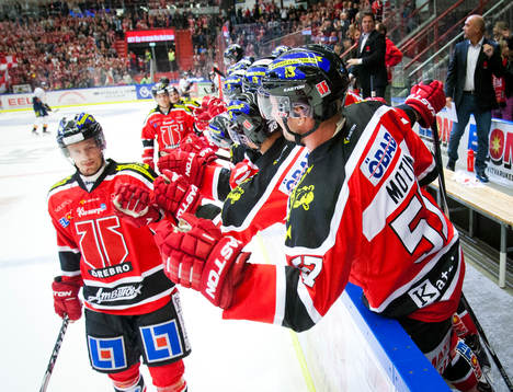 Örebros Daniel Viksten gör 4-1 och på bilden jublar