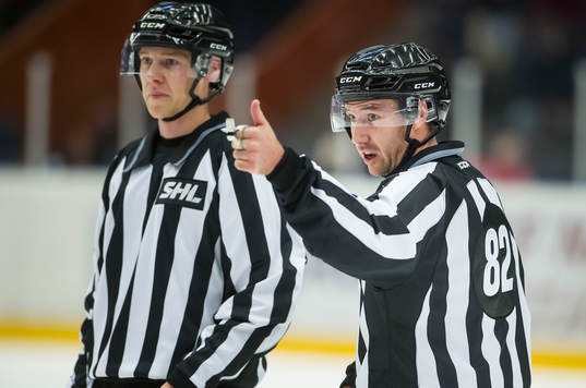Linjedomare Anders Ahlström och Linjedomare Tomas Ahlström