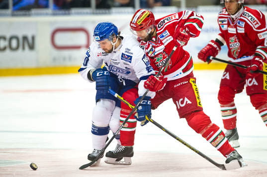 Kamp mellan Leksands Ryan Russell och Modos Niklas Nordgren
