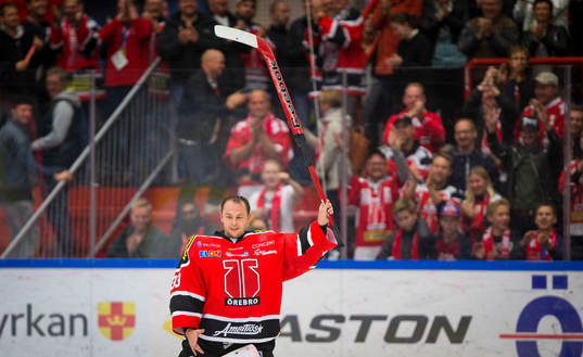 Örebro vinner med 5-4 och målvakt Julius Hudacek spexar
