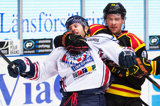 Linköpings Jacob Micflikier och Brynäs Daniel Brodin i