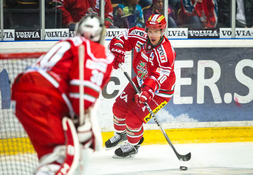 Modos Per-Åge Skröder och Modos målvakt Linus Ullmark