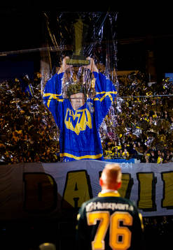 s supportrar North Bank Supporters hyllar Johan Davidsson