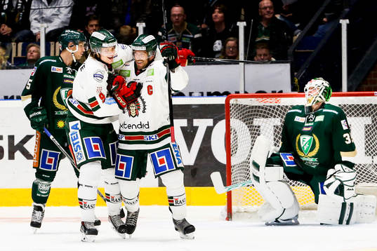 Frölundas Joel Lundqvist och Max Görtz jublar