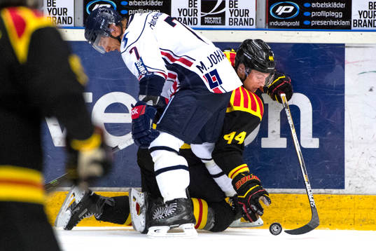 Linköpings Magnus Johansson och Brynäs Jacob Blomqvist i