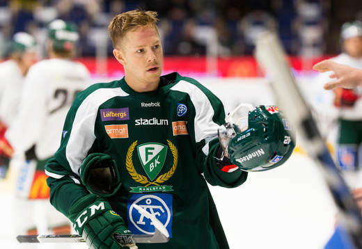 Färjestads Joakim Hillding tar av sig hjälmen
