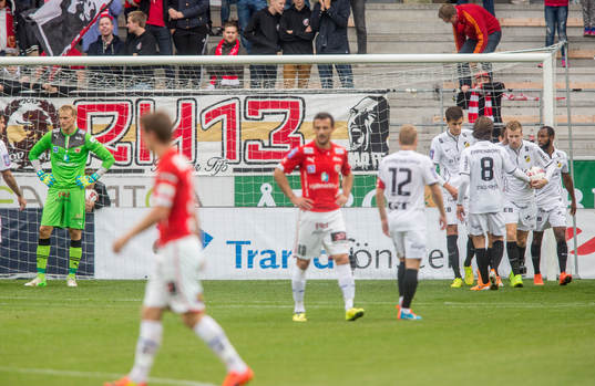 Häckens Simon Gustafson gör 1-1