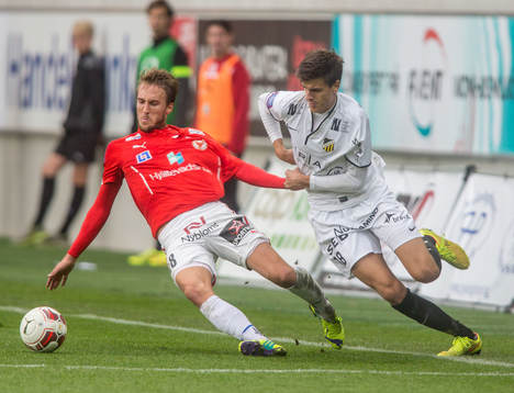 Kalmars Tor Øyvind Hovda och Häckens Alexander Jeremejeff