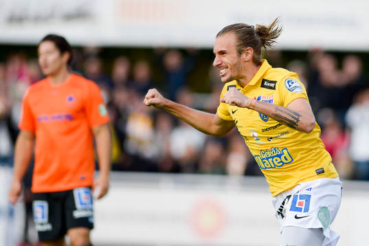 Falkenbergs Tobias Carlsson jublar