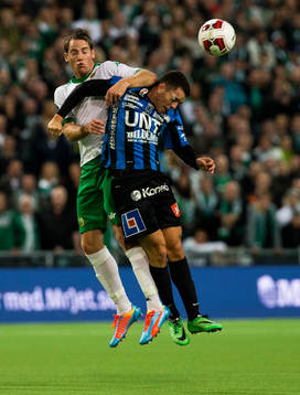 Hammarbys Johan Persson i en nickduell med Sirius Kerim