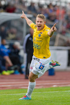 Falkenbergs Patrik Ingelsten jublar
