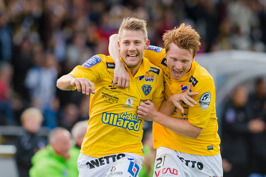 Falkenbergs Patrik Ingelsten och Dan Keat jublar