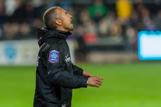 Falkenbergs tränare Henrik Larsson jublar
