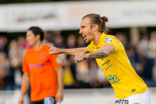 Falkenbergs Tobias Carlsson jublar