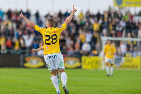 Falkenbergs Patrik Ingelsten jublar