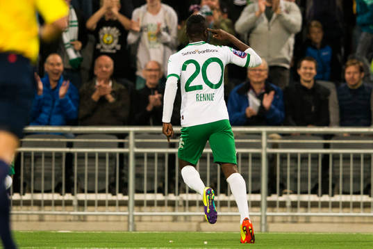Hammarbys Amadaiya Rennie jublar med publiken