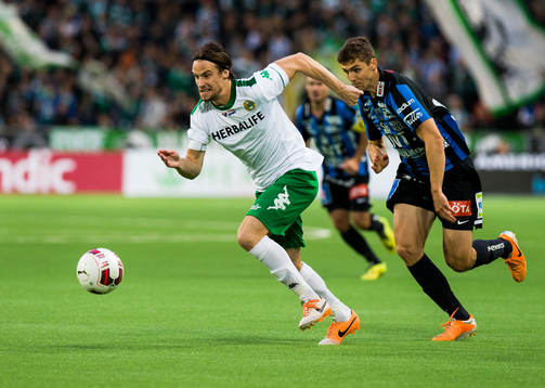 Hammarbys Linus Hallenius jagas av Sirius Patrick Hopkins
