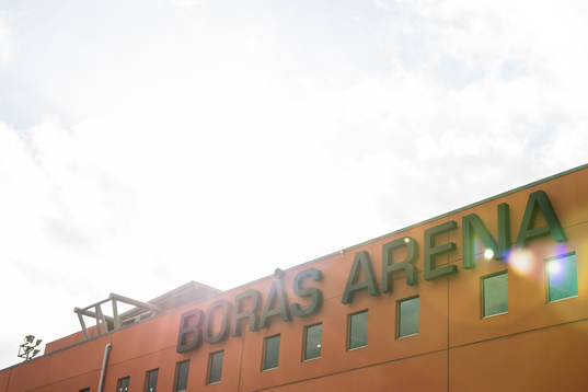 Exteriör av Borås arena innan fotbollsmatchen i