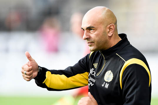 Elfsborgs tränare Jan Mian gör tummen upp