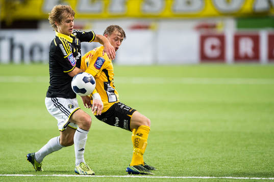 s Sam Lundholm och Elfsborgs Simon Hedlund där Sam
