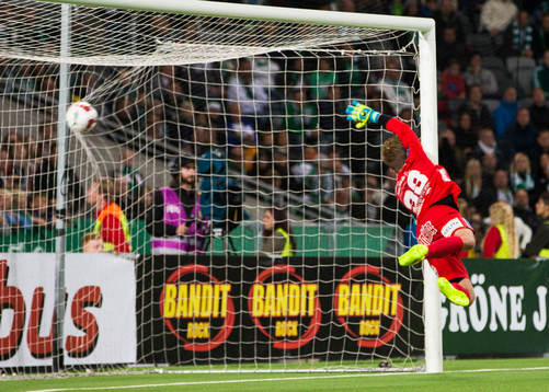 Hammarbys Kennedy Bakircioglu (ej i bild) gör 3-1 för