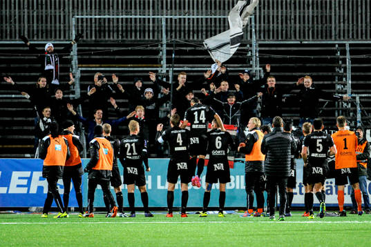 Örebros-spelare jublar