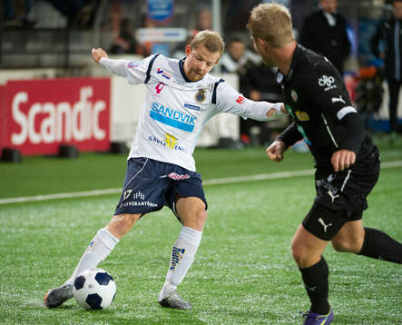 Gefles Jonas Lantto  slår ett inlägg