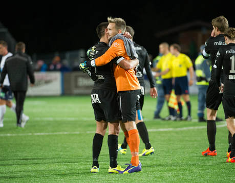 Örebros målvakt Oscar Jansson och Robert Åhman Persson