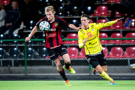 Brommapojkarnas Carl Starfelt och Halmstads Marcus Antonsson