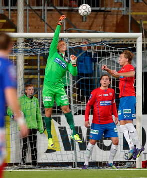 Räddning av Helsingborgs Pär Hansson medan Darijan