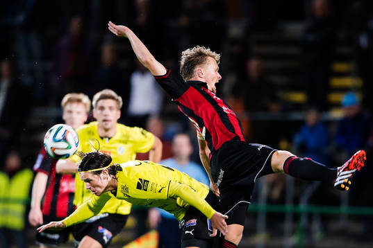 Halmstads Marcus Antonsson och Brommapojkarnas Jacob Une