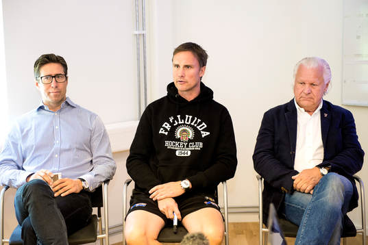 Frölundas sportchef Christian Lechtaler (tv) och