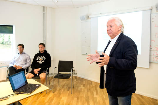 Frölundas sportchef Christian Lechtaler (tv) och