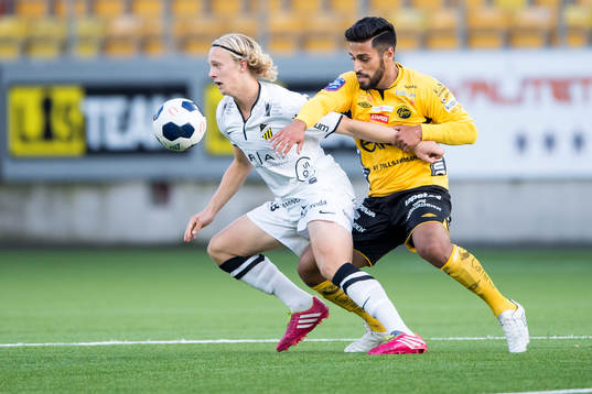 Häckens Gustav Berggren och Elfsborgs Arjan Mostafa