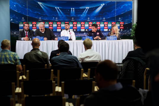 Olympiakos Giannis Maniatis och tränare José Miguel