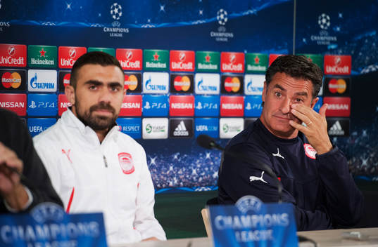 Olympiakos Giannis Maniatis och tränare José Miguel