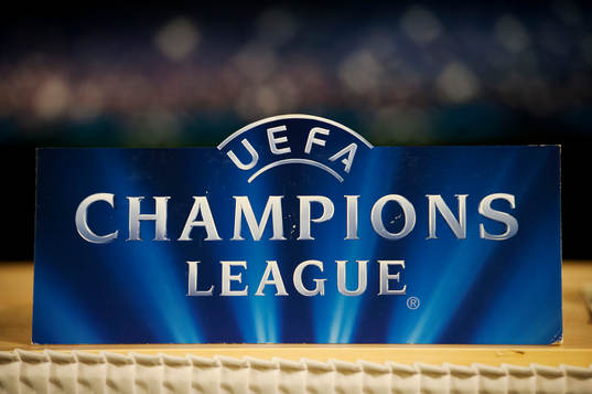 En skylt med loggan för Champions League