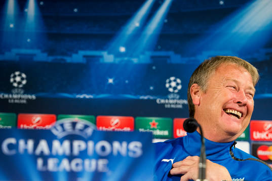 Malmö FFs tränare Åge Hareide skrattar