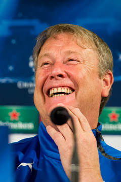 Malmö FFs tränare Åge Hareide skrattar